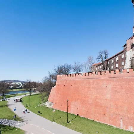 Sun & Snow Pod Wawelem Krakau